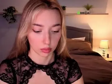 MiraLocks – webcam model profile photo Image 3