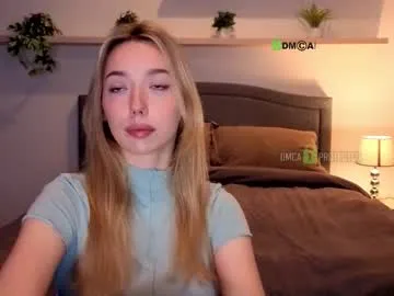 MiraLocks – webcam model profile photo Image 4