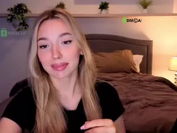 MiraLocks – webcam model profile photo Image 5