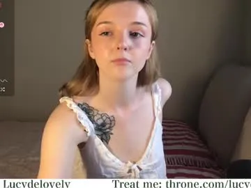 AlliNextDoor – webcam model profile photo Image 8