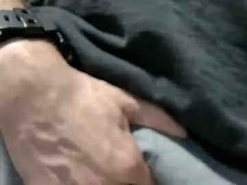 R0422 – webcam model profile photo Image 4