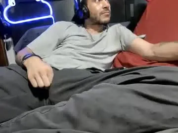 R0422 – webcam model profile photo Image 7