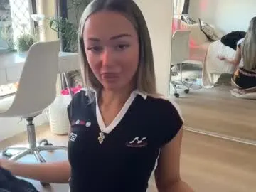 AndreaMood – webcam model profile photo Image 7