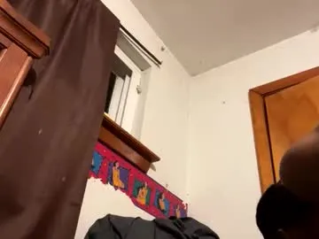 IrisWain – webcam model profile photo Image 12