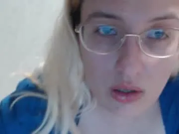 AmyBelmontt – webcam model profile photo Image 8