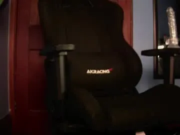 pizza_biceps – webcam model profile photo Image 4