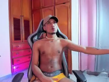 Donovan_Desmond – webcam model profile photo Image 11