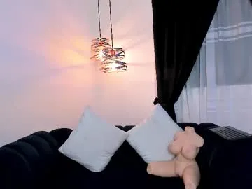 AuryPineda – webcam model profile photo Image 9