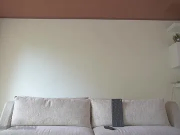 EmiRoseth – webcam model profile photo Image 2