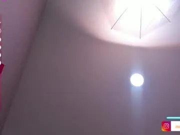 AlannaWeest – webcam model profile photo Image 2