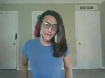 Lololevy – webcam model profile photo Image 13