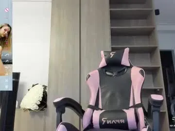 CassieGil – webcam model profile photo Image 12