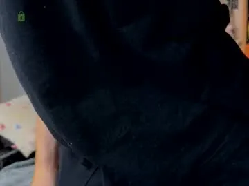 EllieKlark – webcam model profile photo Image 15