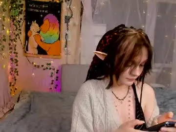 EllieKlark – webcam model profile photo Image 8