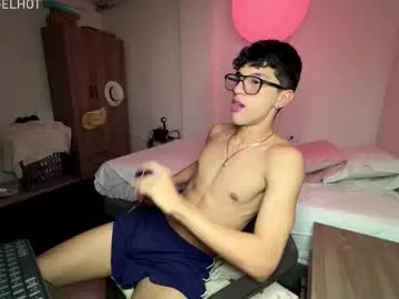 space_boys18 – webcam model profile photo Image 14