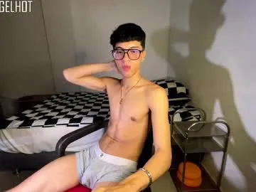 space_boys18 – webcam model profile photo Image 7