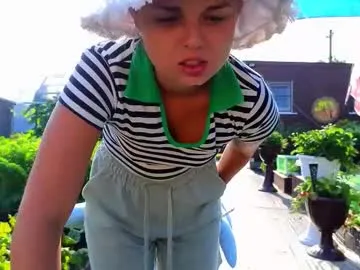 AmyBelmontt – webcam model profile photo Image 3