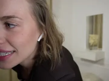 AmyBelmontt – webcam model profile photo Image 19