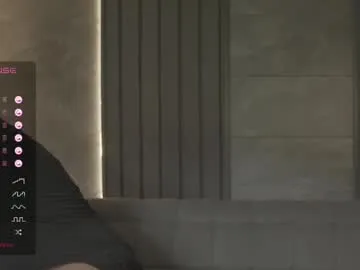 RoxanaMitchell – webcam model profile photo Image 8