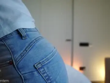 AllisonAdams – webcam model profile photo Image 3