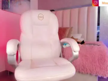 CassieGil – webcam model profile photo Image 8