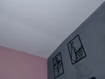 lavetax – webcam model profile photo Image 15