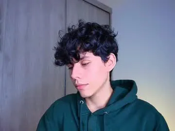 Amylewiss – webcam model profile photo Image 4