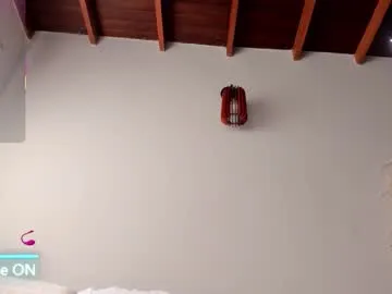 LoraDevine – webcam model profile photo Image 19