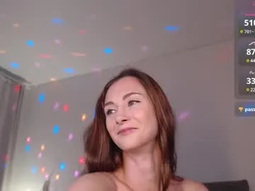 HugeTitties – webcam model profile photo Image 11