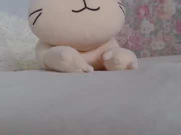 HugeTitties – webcam model profile photo Image 19