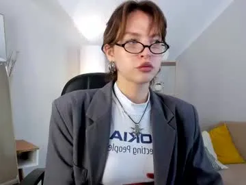 CarolineHailey – webcam model profile photo Image 6