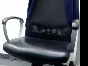 PeachBloom – webcam model profile photo Image 11