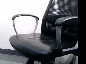 PeachBloom – webcam model profile photo Image 4