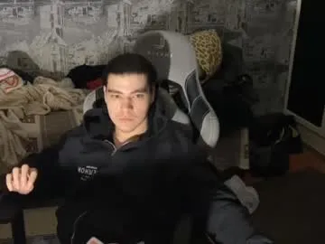 Olsuh – webcam model profile photo Image 4