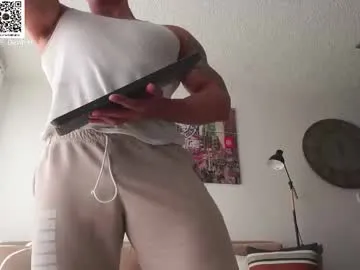 Maxinekinky – webcam model profile photo Image 17