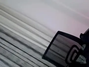 YaraDavis – webcam model profile photo Image 2