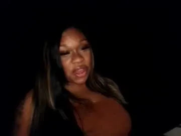 MavisReeve – webcam model profile photo Image 13