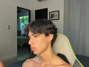 Perfektra – webcam model profile photo Image 4