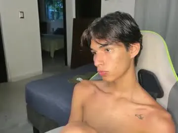 Perfektra – webcam model profile photo Image 6