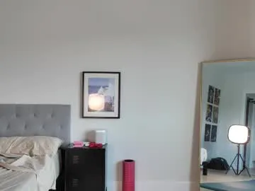 Olsuh – webcam model profile photo Image 16