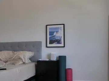 Olsuh – webcam model profile photo Image 2