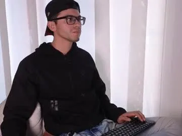 maximohoot – webcam model profile photo Image 19