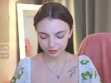 youyou-2025 – webcam model profile photo Image 16