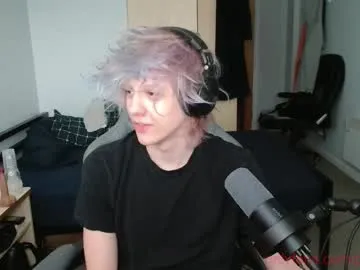 MiraLocks – webcam model profile photo Image 4