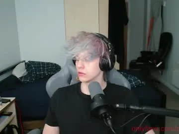 MiraLocks – webcam model profile photo Image 5