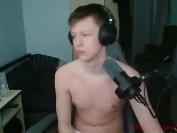 MiraLocks – webcam model profile photo Image 8