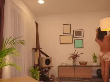 AmelieWilliams – webcam model profile photo Image 8