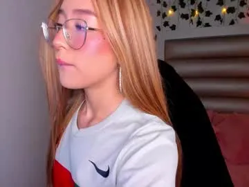 CassieGil – webcam model profile photo Image 4