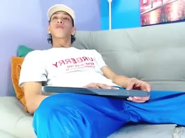 YU-KI00 – webcam model profile photo Image 4