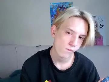 KiraHill – webcam model profile photo Image 4